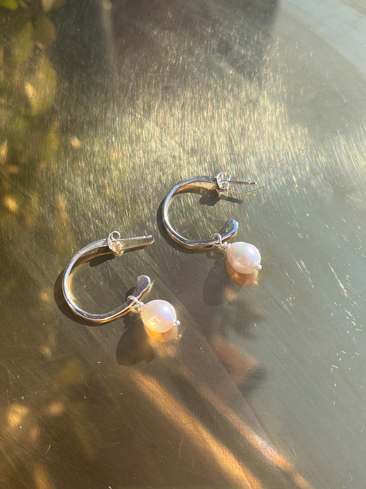 Pearl drop hoop (single)