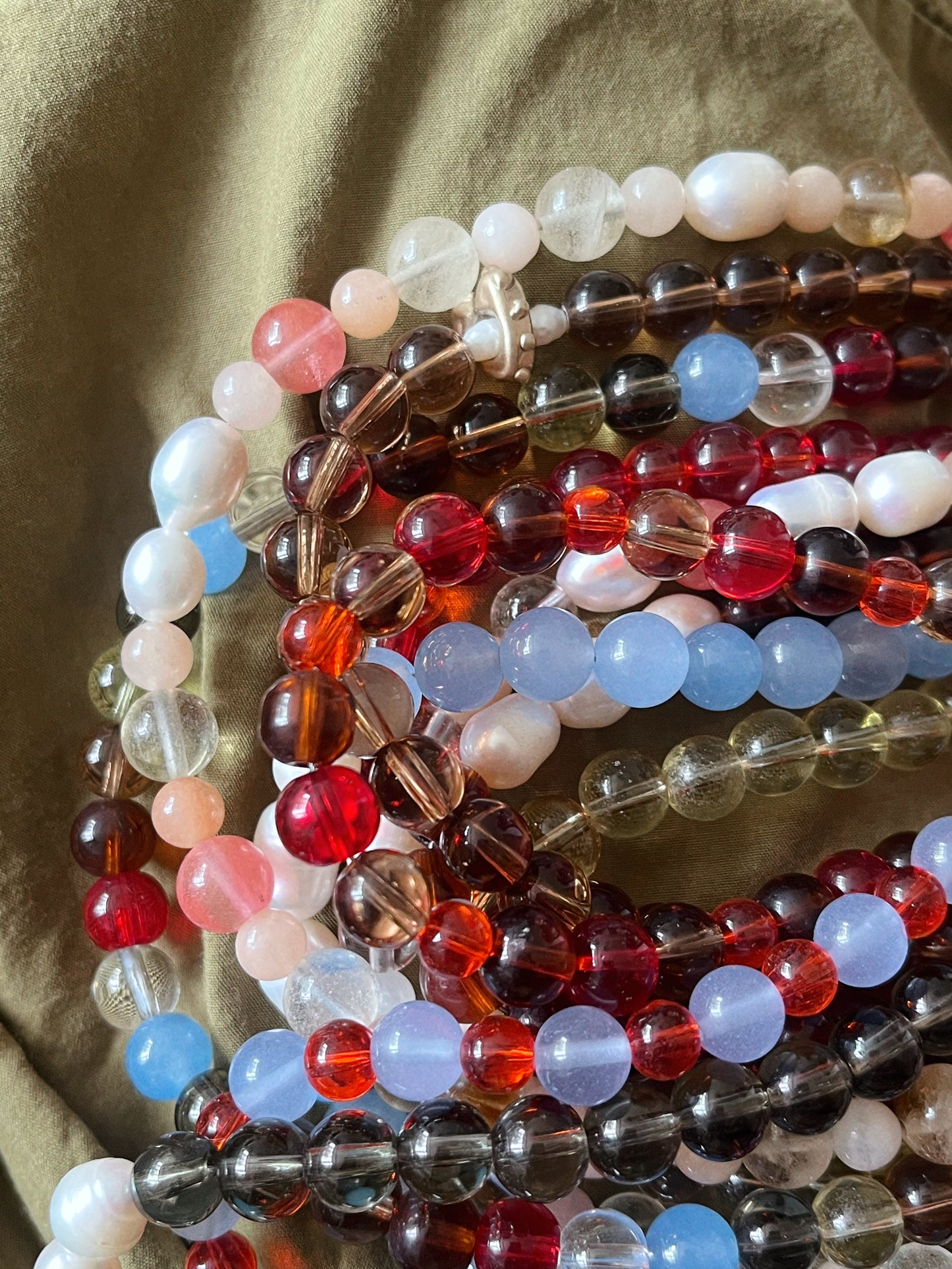 Colourful glass beaded necklace - Deep red stripe