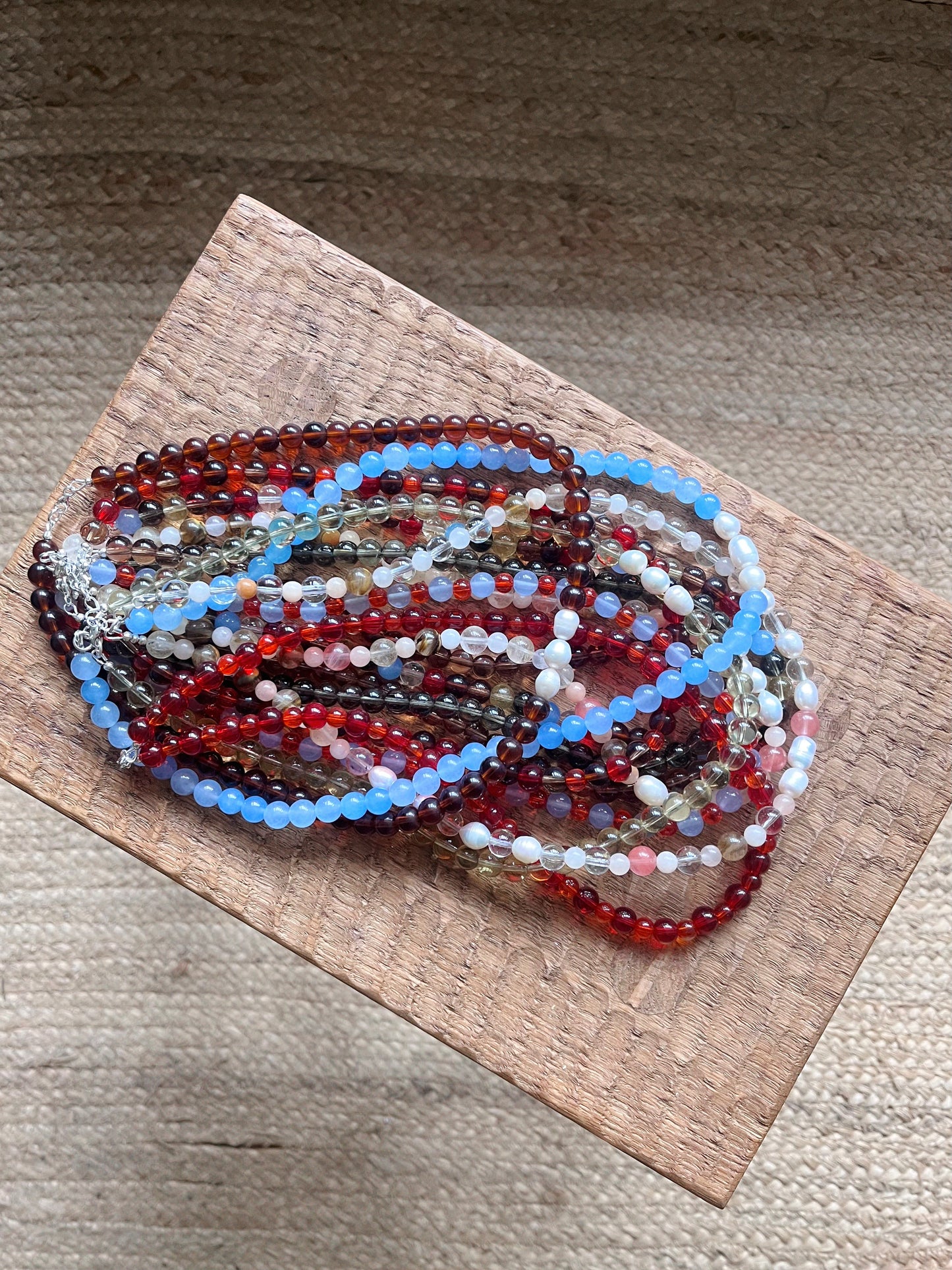 Colourful glass beaded necklace - Clear Grey