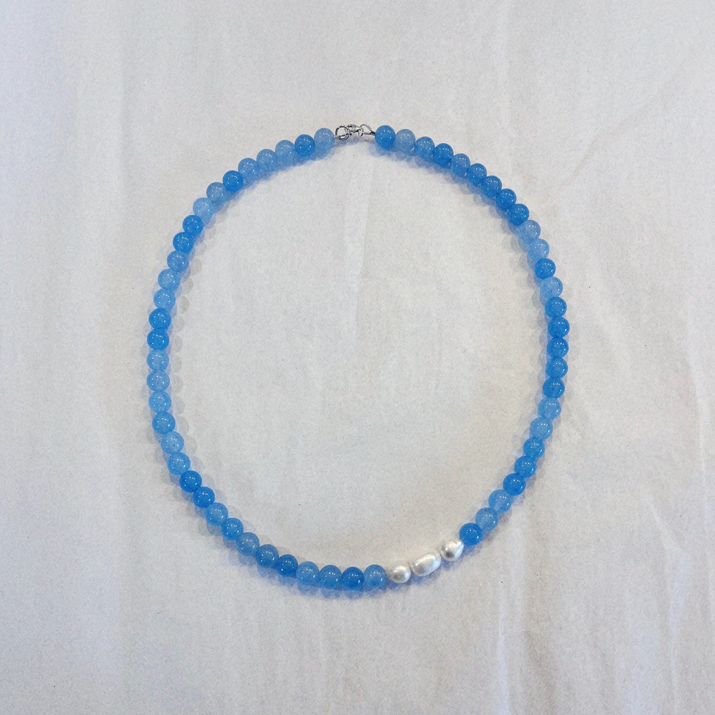 Colourful glass beaded necklace - Soft Blue