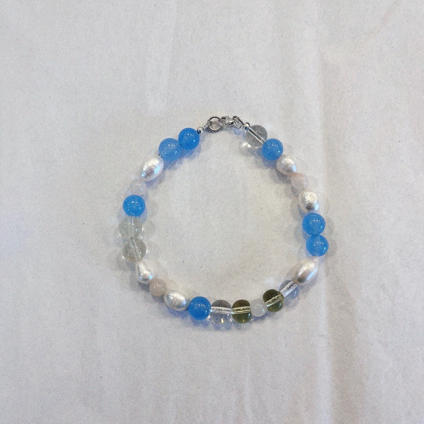Colourful glass beaded bracelet - Soft Blue Pearl