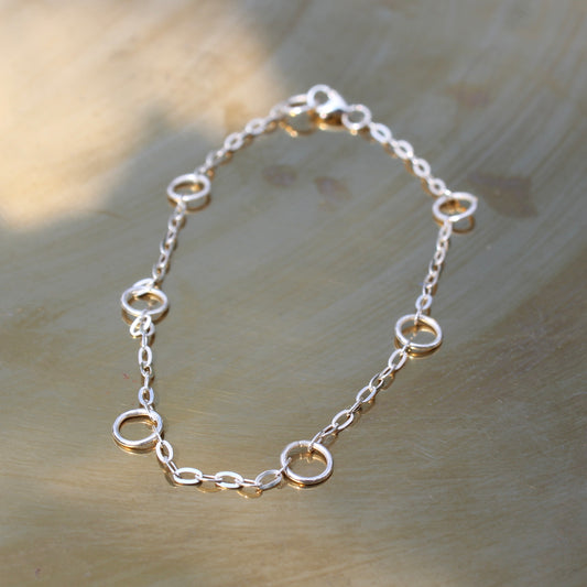 Loop chain bracelet