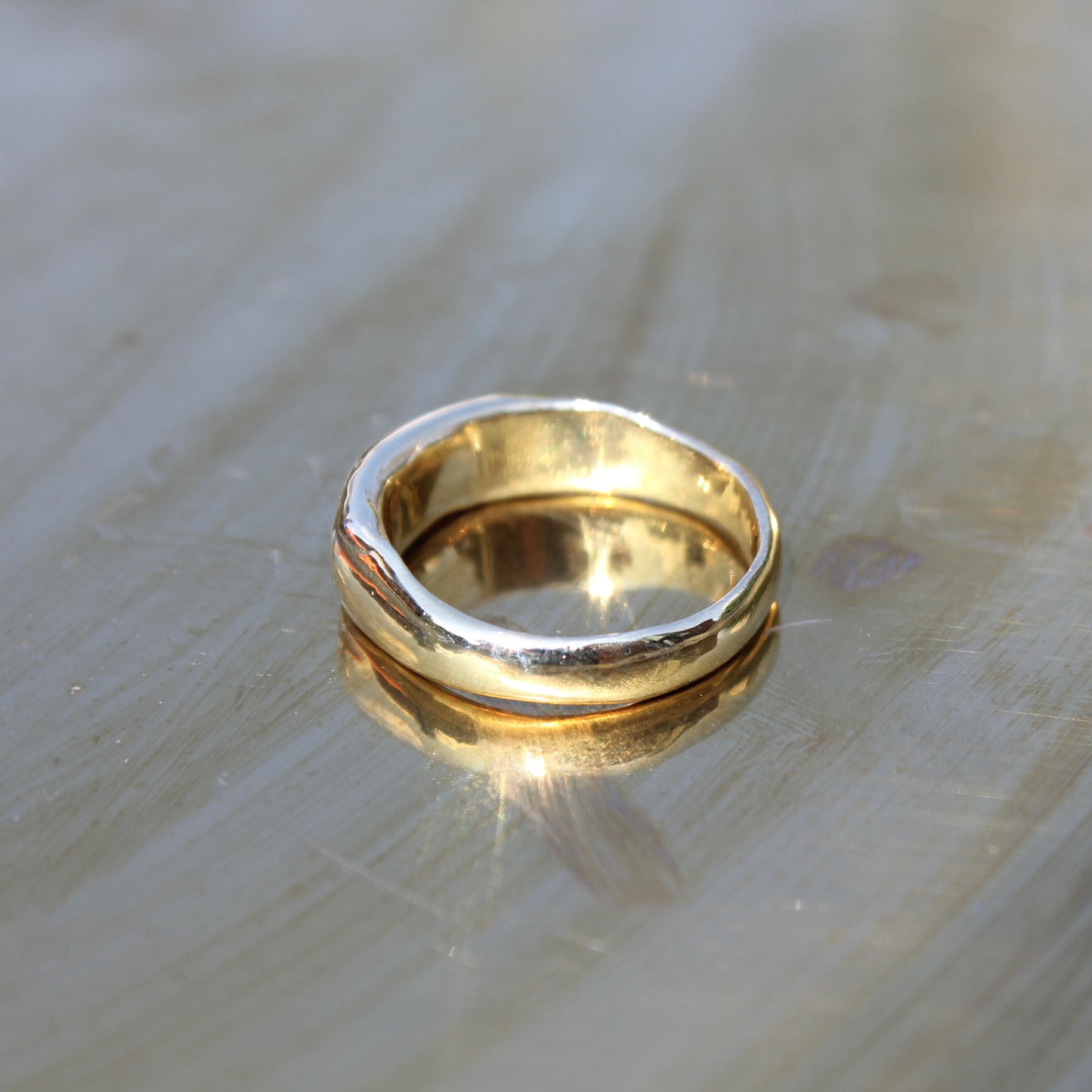 Fluid gold ring