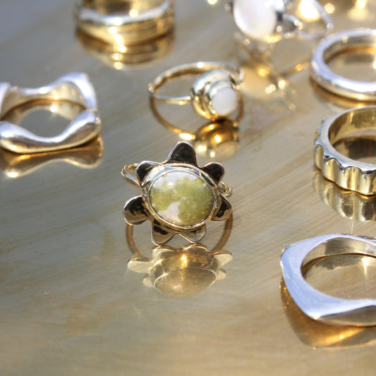 Marble pool ring in gold 01