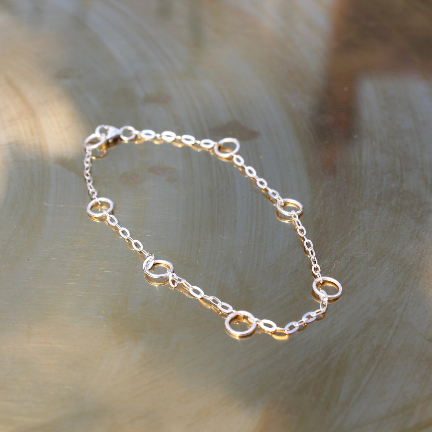 Loop chain bracelet