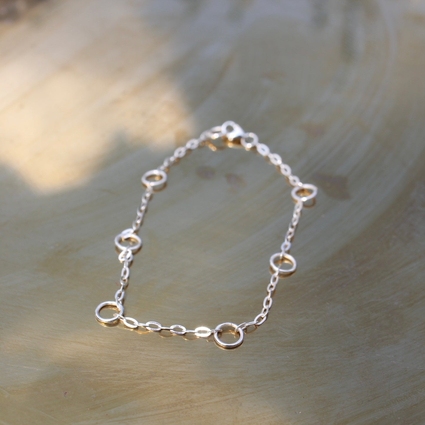 Loop chain bracelet