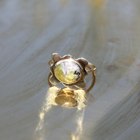 Marble pool ring in gold 02